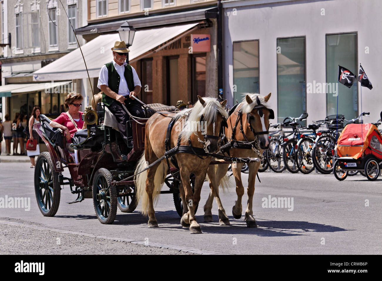 Horse drawn carriage hire hi-res stock photography and images - Alamy