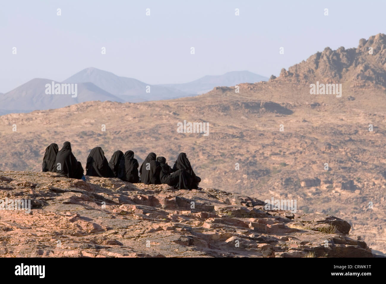 Yemen veiled woman hi-res stock photography and images - Alamy