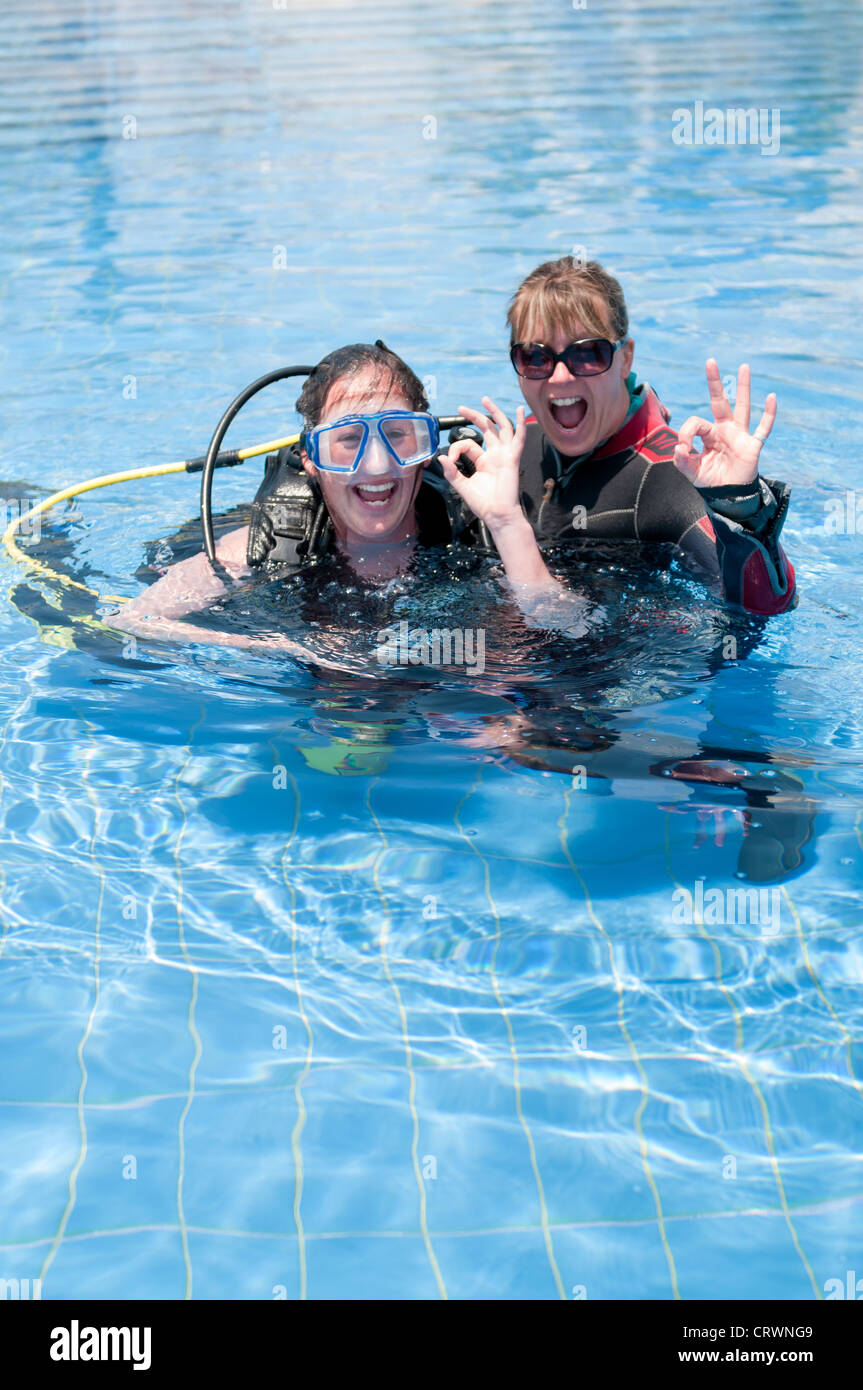 Scuba diving instructor and student in a swimming pool Stock Photo Alamy