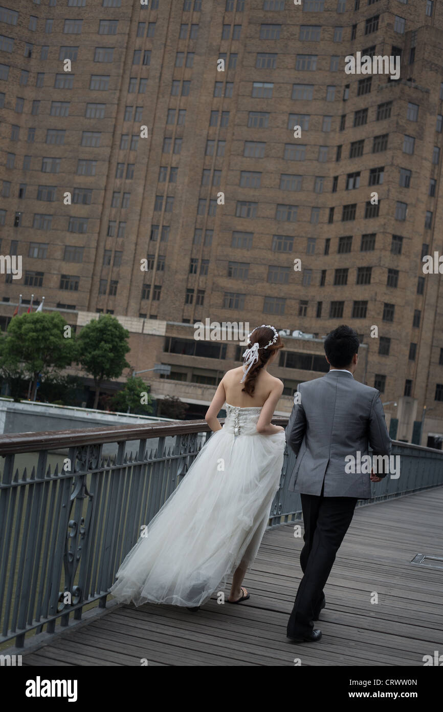 Bridegroom and bride have their wedding photographs taken on Waibaidu Bridge steel bridge near the Bund, in Shanghai, China Stock Photo