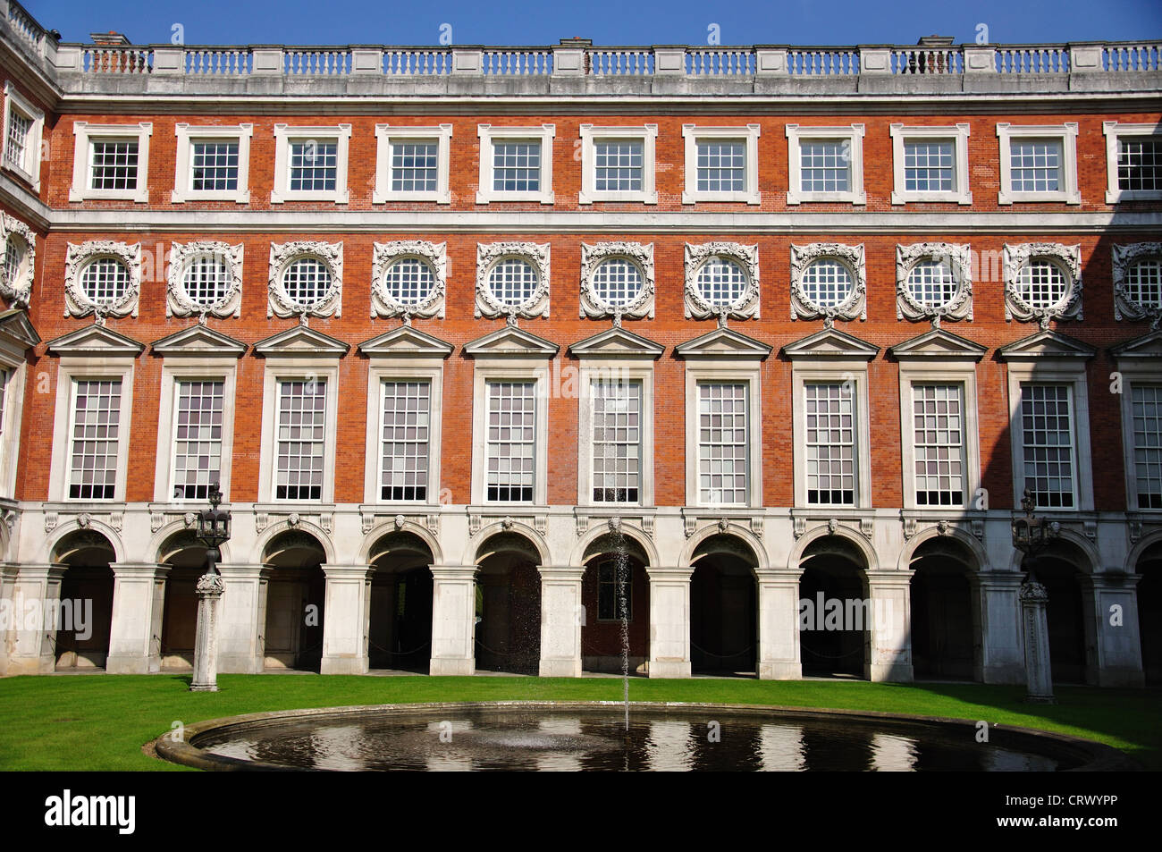 Fountain Court, Hampton Court Palace, Hampton, London Borough of ...