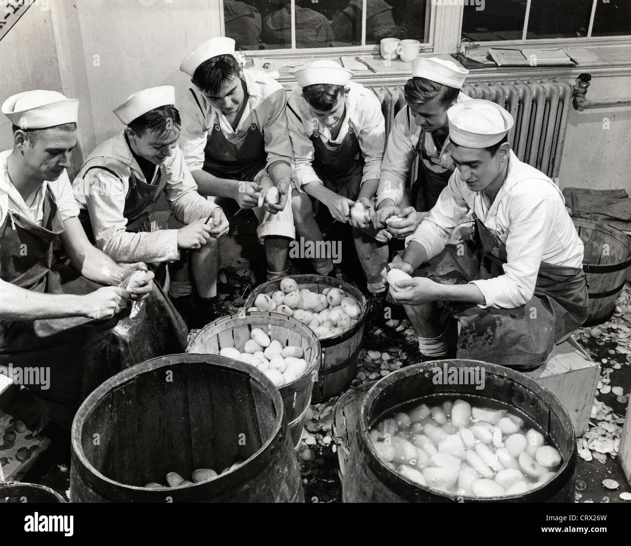 kp-duty-peeling-potatoes-norfolk-va-1941-CRX26W.jpg