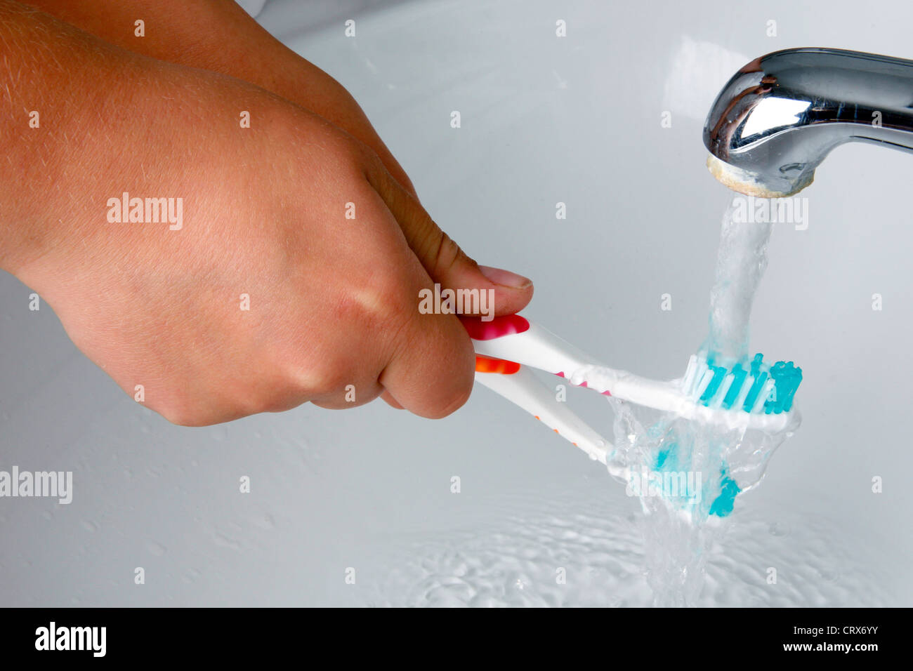 rinse toothbrush