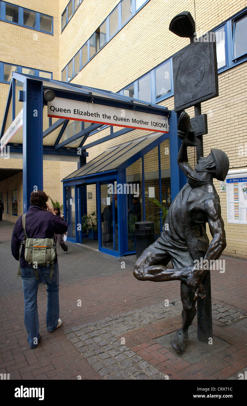 Main Entrance to the Queen Elizabeth the Queen Mother Hospital Stock Photo