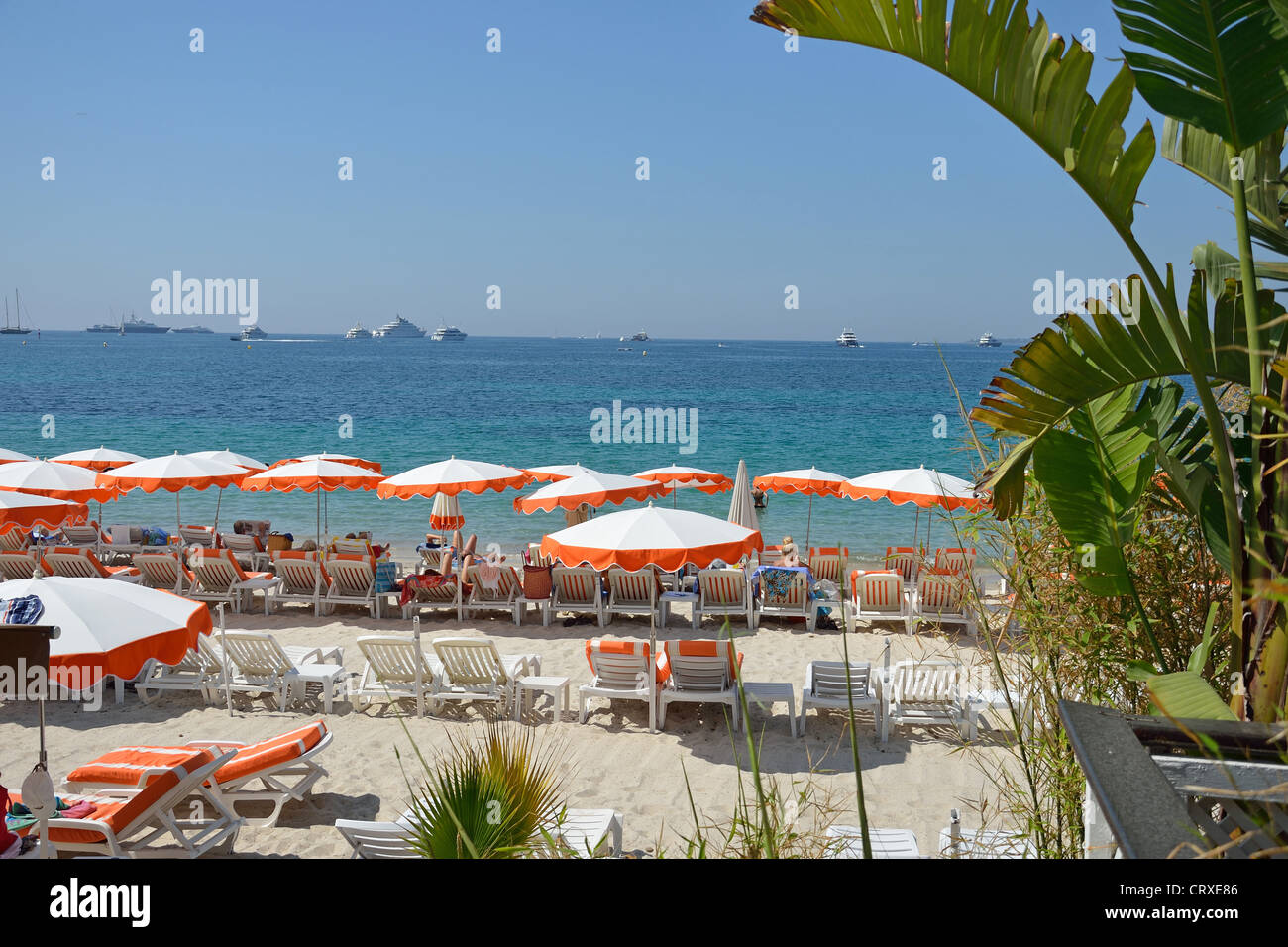 Place Juanita beach and restaurant, Juan-les-Pins, Côte d'Azur, Alpes-Maritimes, Provence-Alpes-Côte d'Azur, France Stock Photo