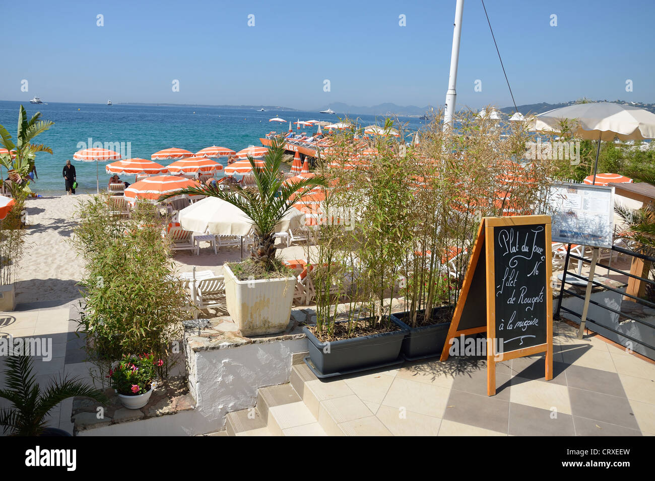 Place Juanita beach and restaurant, Juan-les-Pins, Côte d'Azur ...