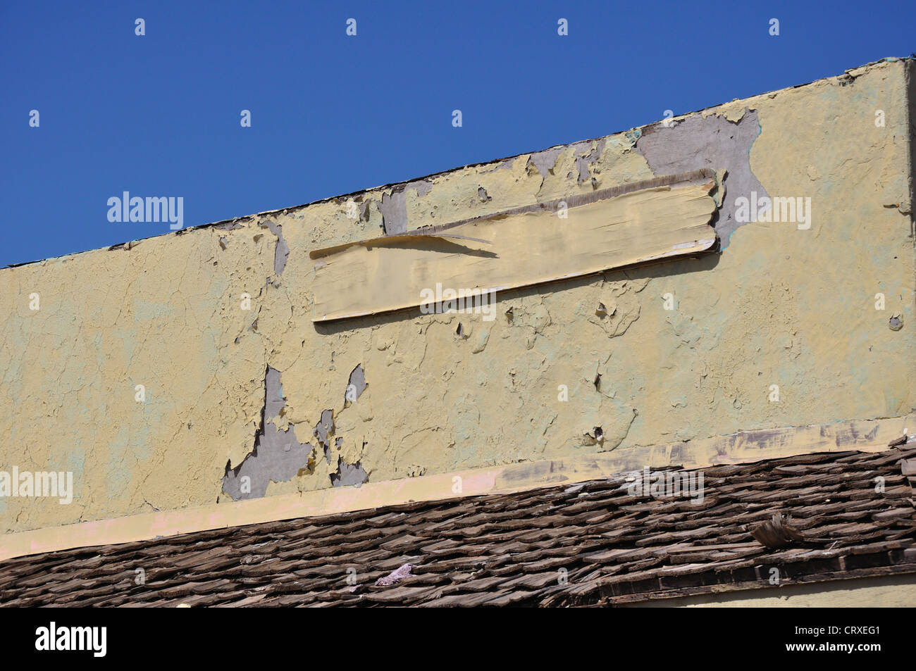 Paint chipping off wall Stock Photo Alamy