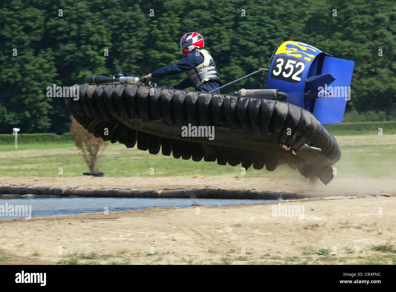 Hovercraftrennen - A boat in the race Stock Photo - Alamy