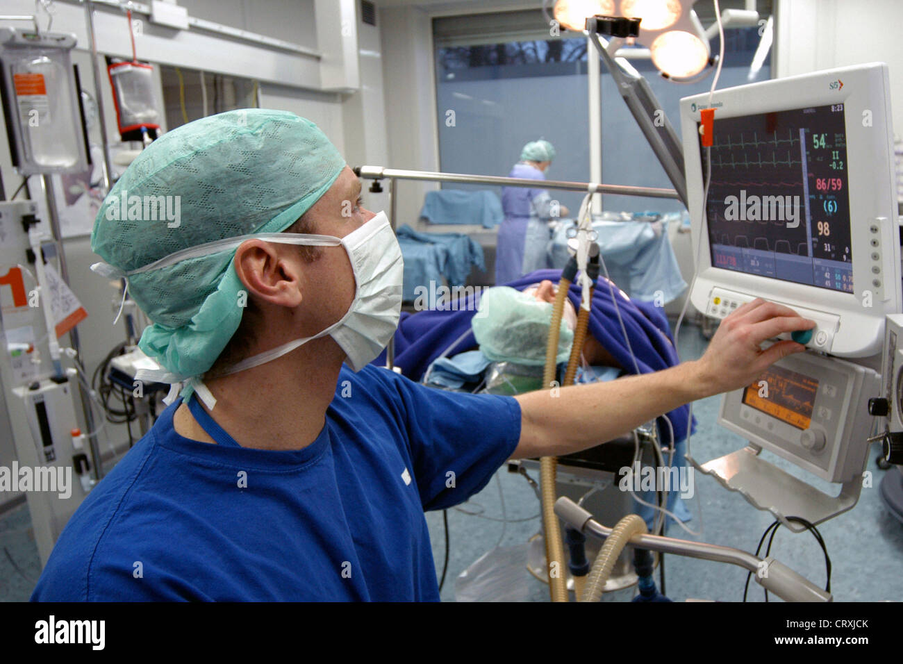 Anesthesiology monitoring patient hires stock photography and images