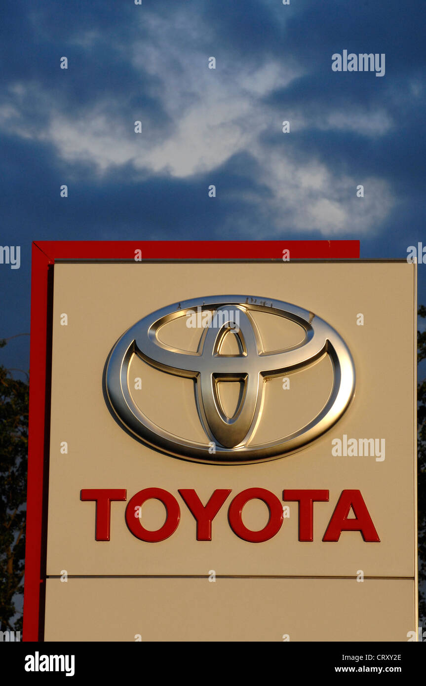 Toyota Car Dealer Sign In The Uk Stock Photo 49149814 Alamy