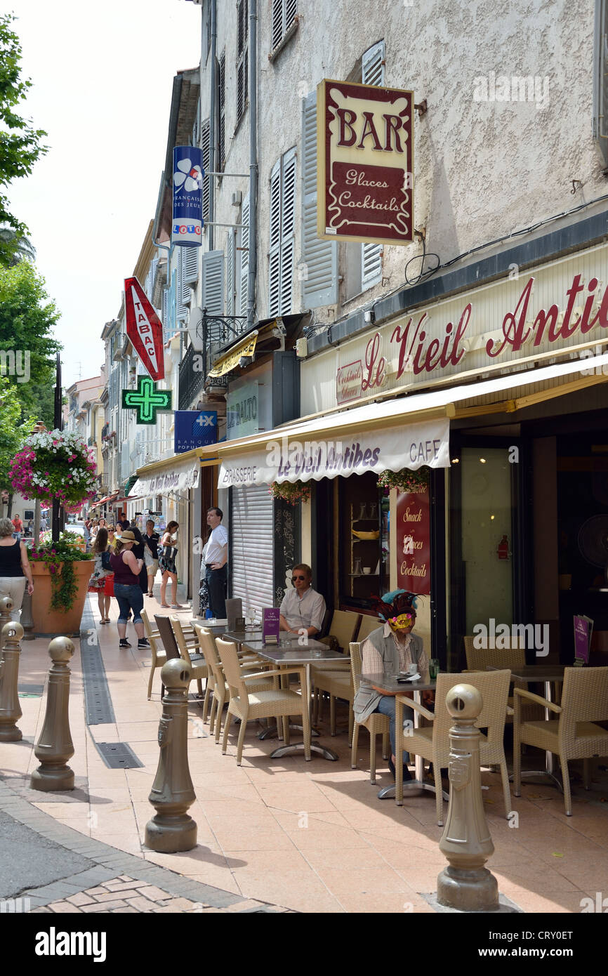 Le Vieil Antibes Cafe, Place Nationale, Old Town, Antibes, Côte d'Azur, Alpes-Maritimes, Provence-Alpes-Côte d'Azur, France Stock Photo