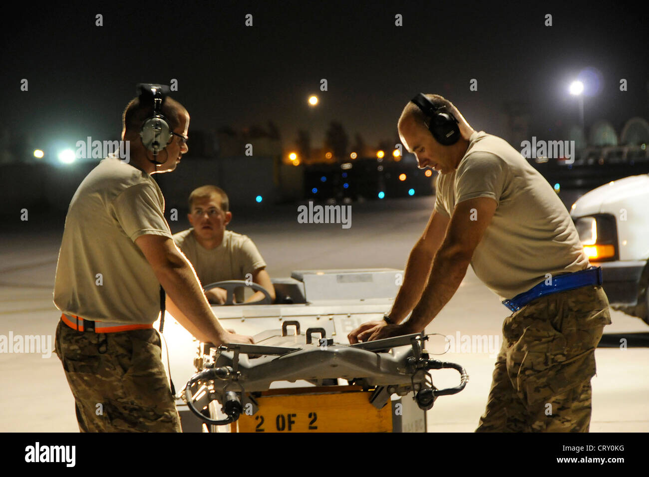 F 16airmen hi-res stock photography and images - Alamy