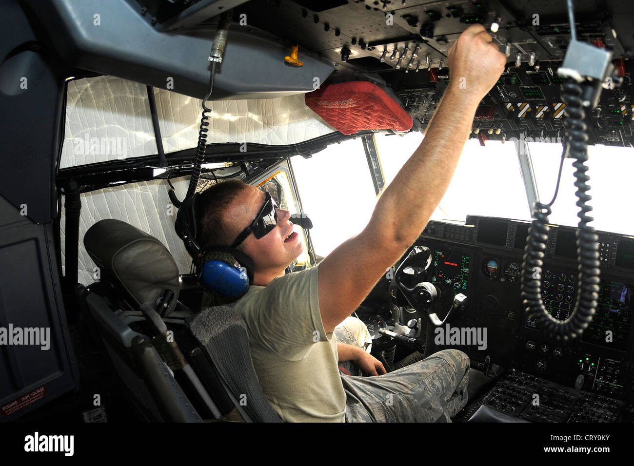 C 130 crew chief hires stock photography and images Alamy
