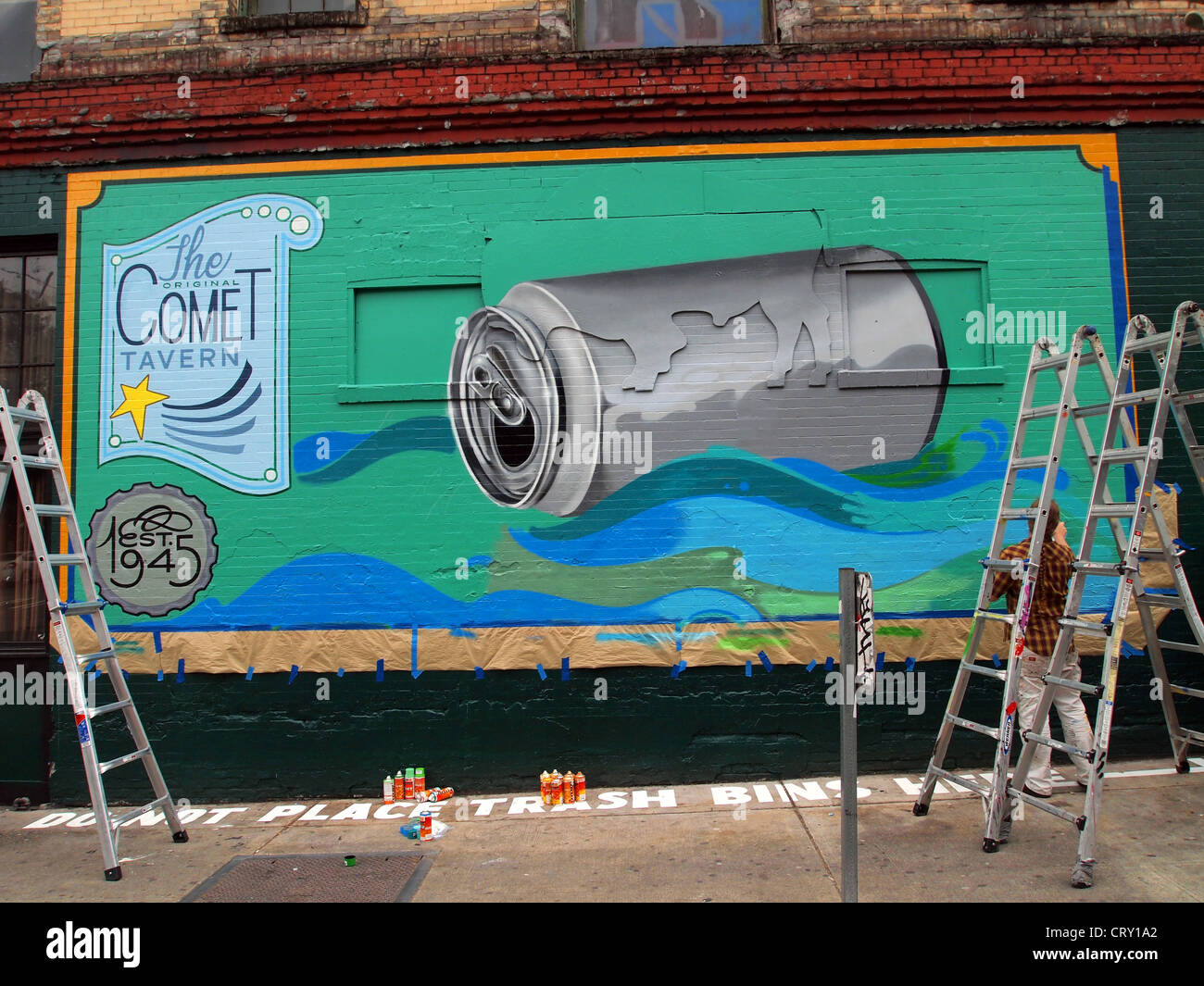 The Comet Tavern sign being painted on the side of a brick building, Seattle, USA Stock Photo