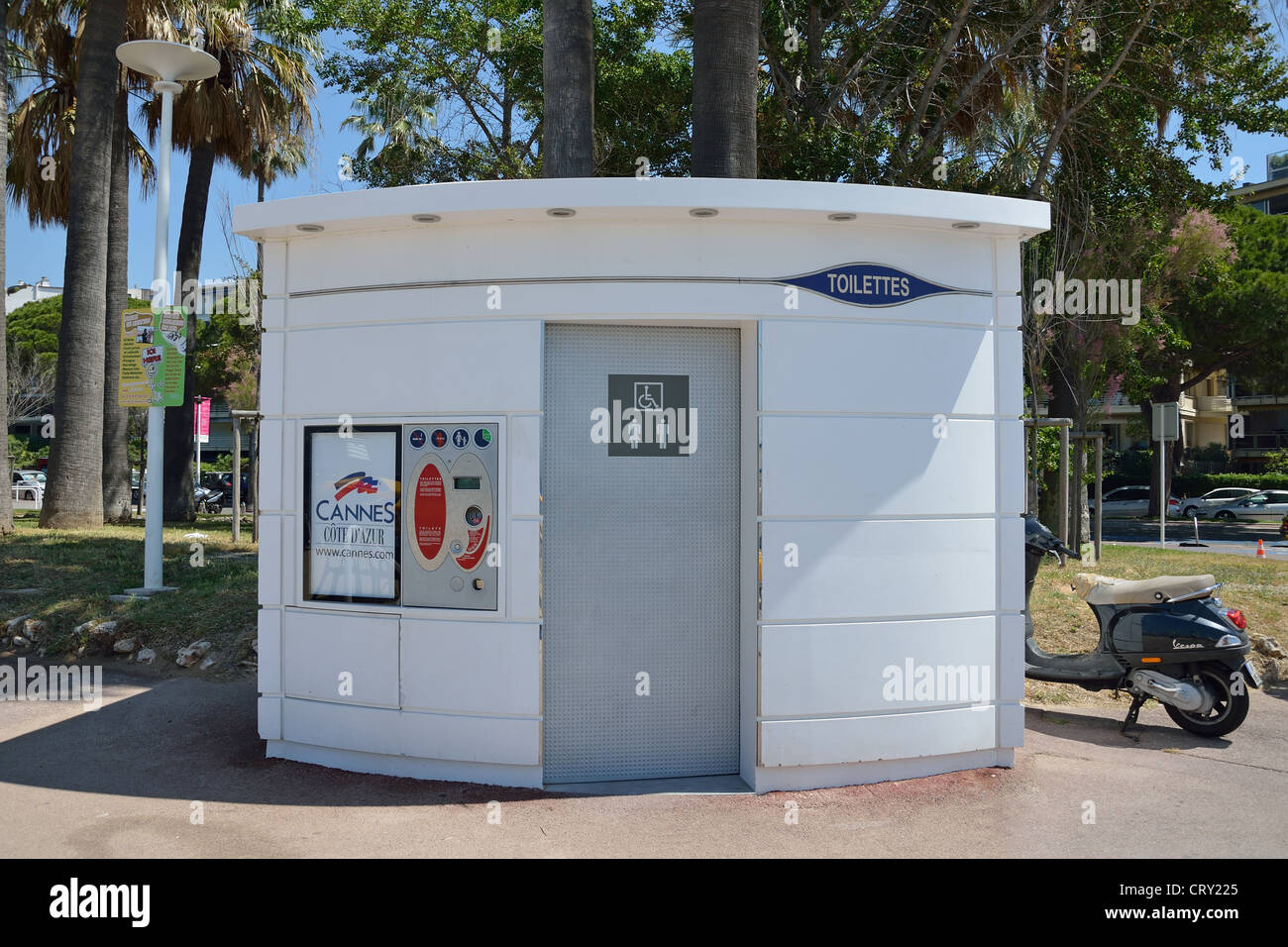 Promenade coin-operated toilette (toilet), Bijou Plage, Cannes, Côte d'Azur, Alpes-Maritimes, Provence-Alpes-Côte d'Azur, France Stock Photo