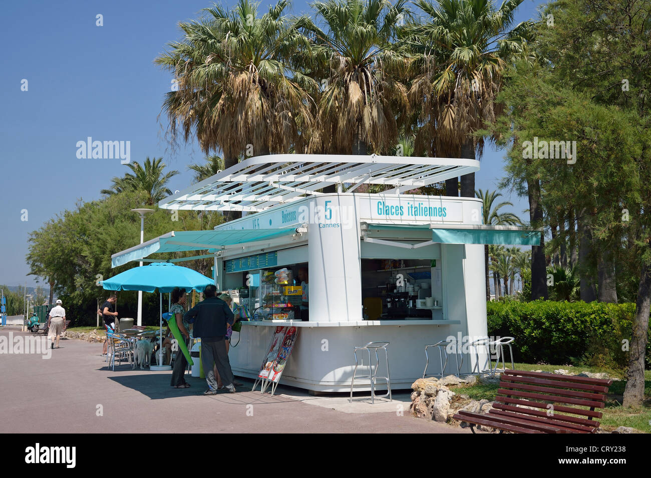 Promenade icecream kiosk, Bijou Plage, Cannes, Côte d'Azur, Alpes