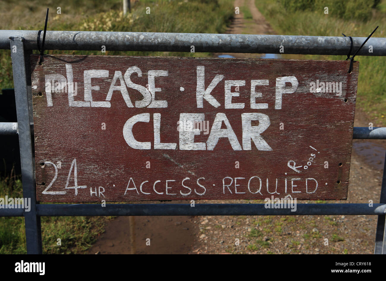 Hand made please keep clear 24 hr access required with spelling mistake sign Stock Photo