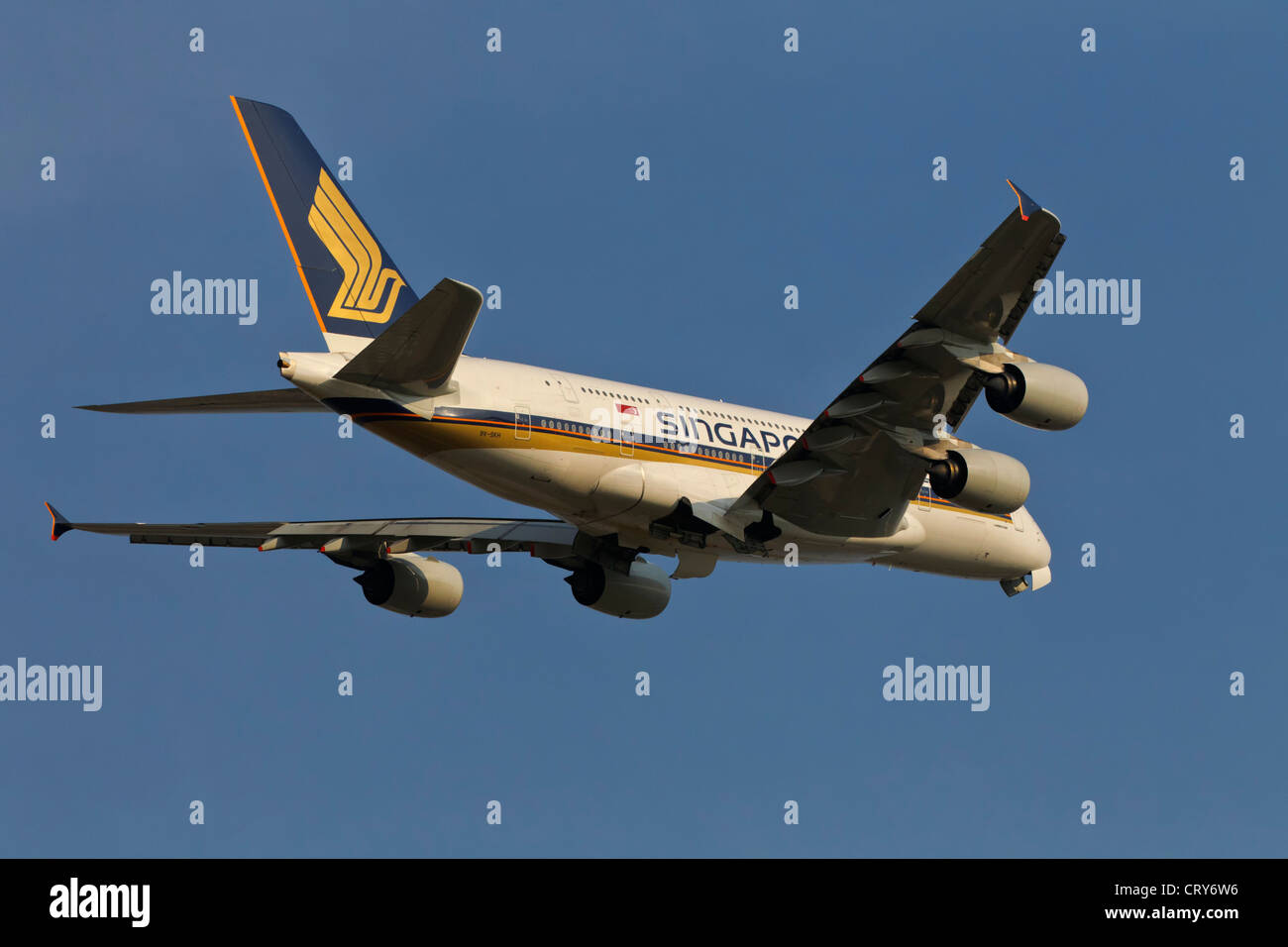 an-airbus-a380-super-jumbo-of-singapore-airlines-stock-photo-alamy