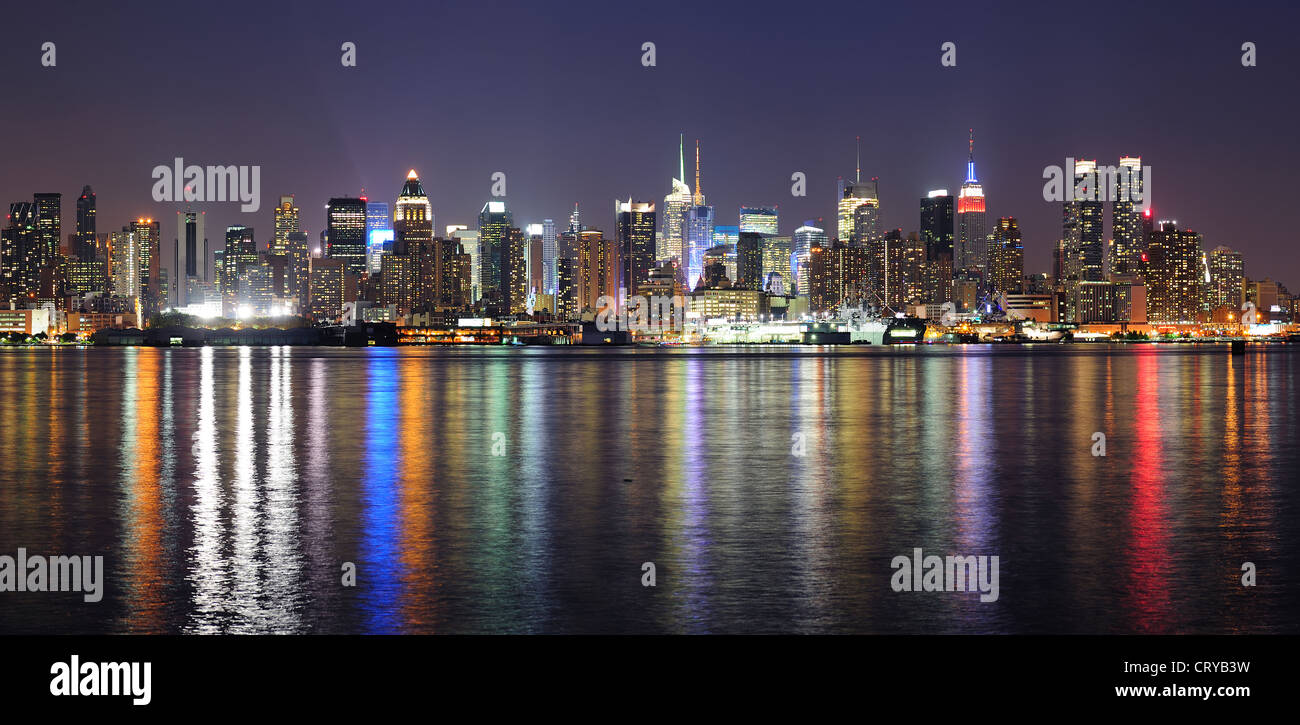 New York City Manhattan midtown skyline at night Stock Photo - Alamy