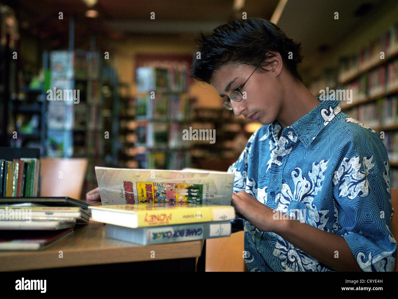 Young children in the library of the American Memorial Library (T) Stock Photo
