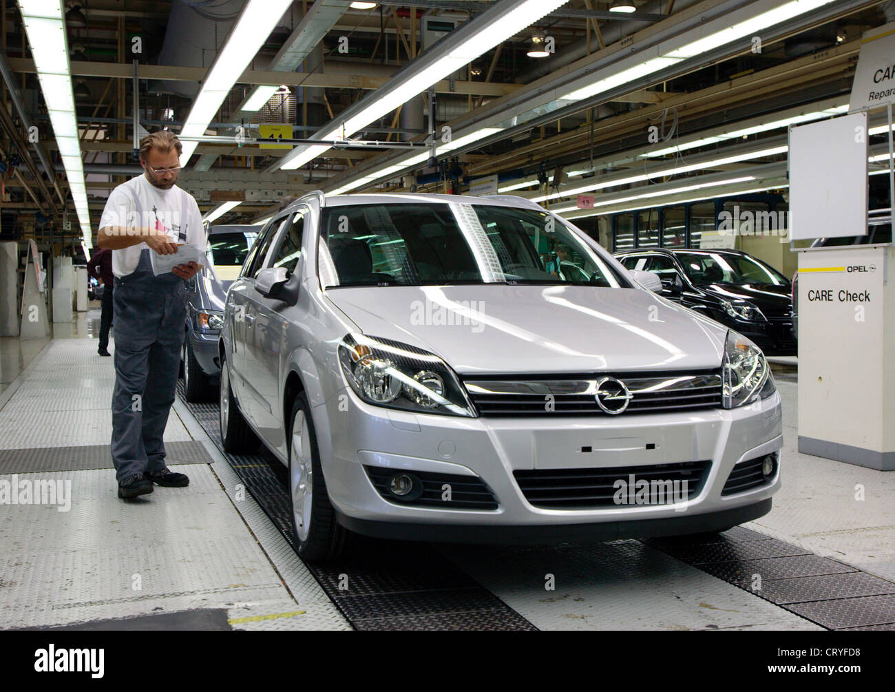 Opel car plant assembly production line hi-res stock photography and ...