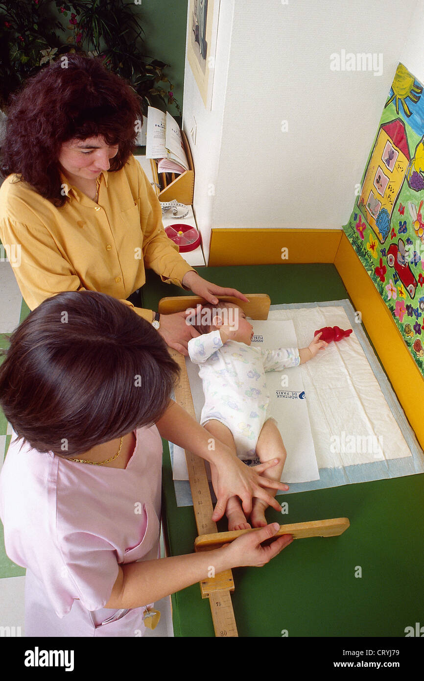 MEASURING HEIGHT, INFANT Stock Photo - Alamy
