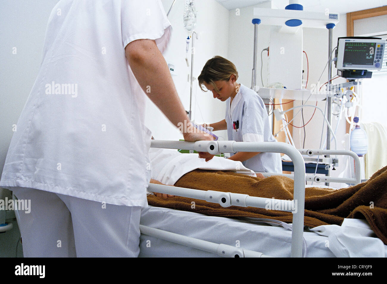 STUDENT NURSE DISPENSING CARE Stock Photo Alamy