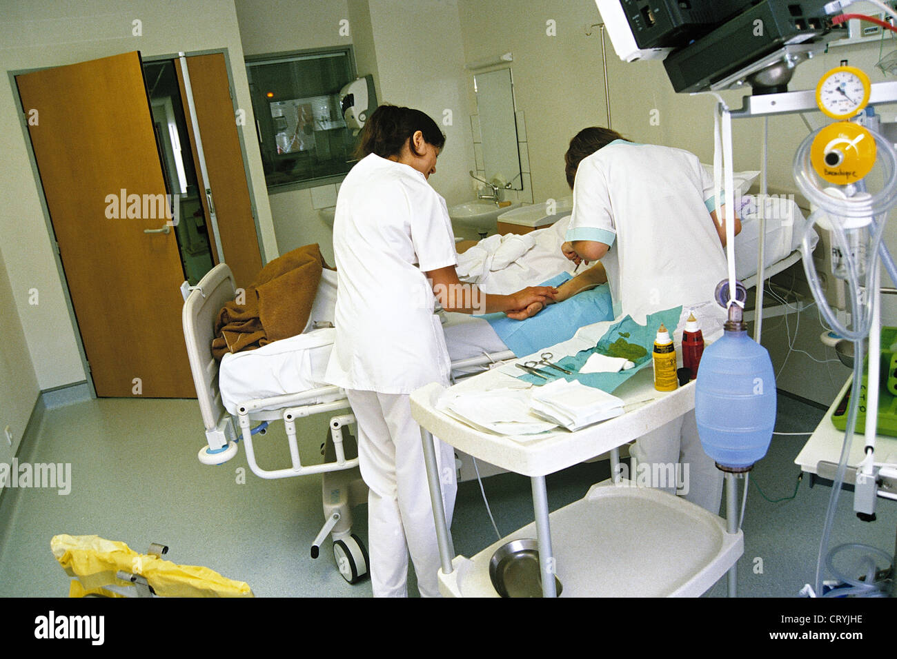 STUDENT NURSE DISPENSING CARE Stock Photo Alamy