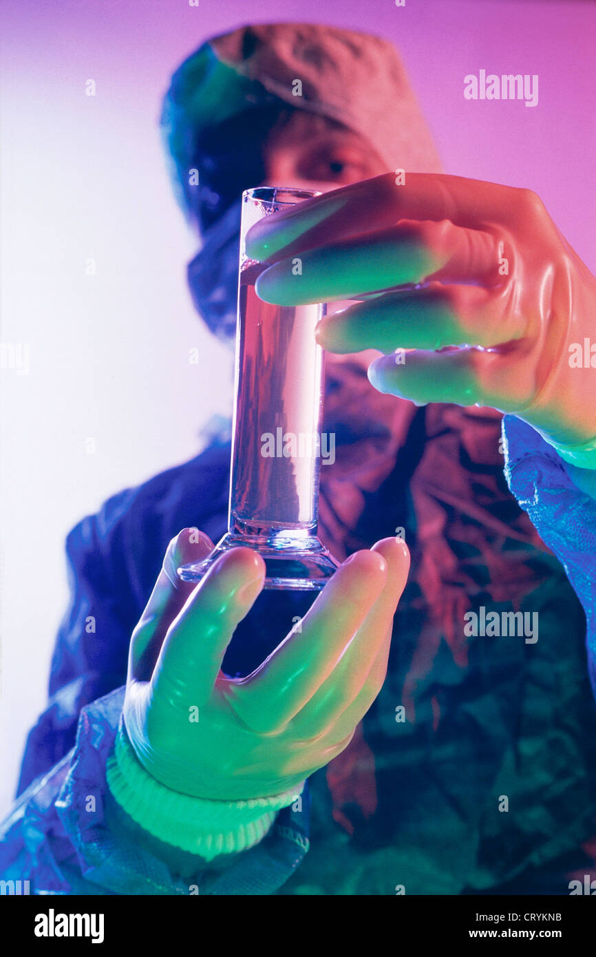 Scientist laboratory worker hi-res stock photography and images - Alamy