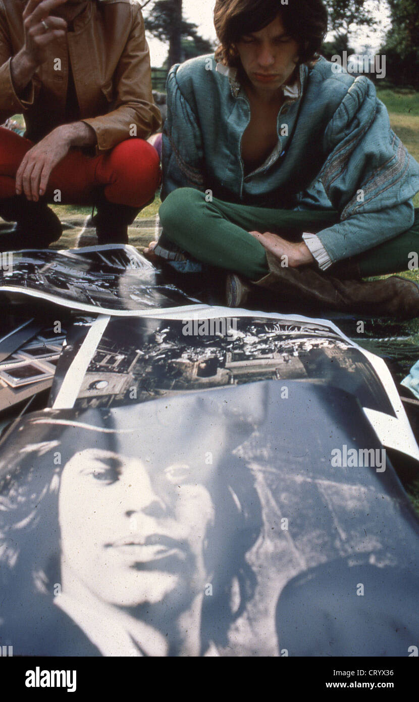 005633 - Mick Jagger at the Beggars Banquet photo shoot at Sarum Chase, West Hampstead on 7th July 1968 Stock Photo