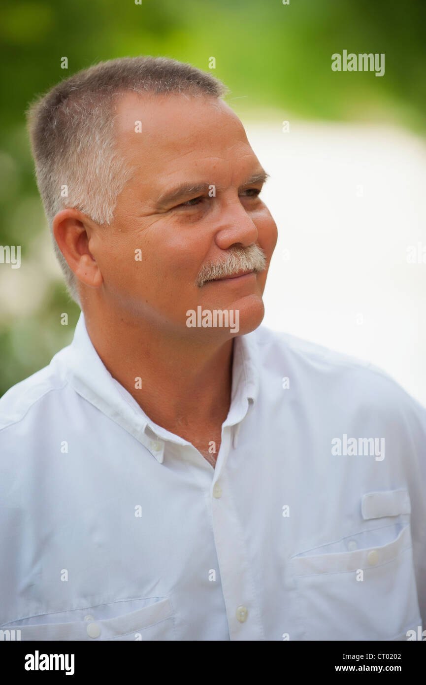 Older gray hair man hi-res stock photography and images - Alamy