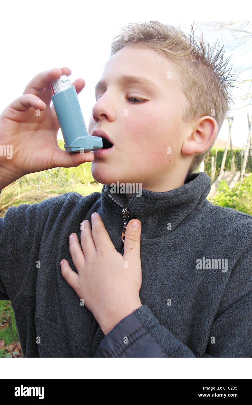 ASTHMA TREATMENT, CHILD Stock Photo Alamy