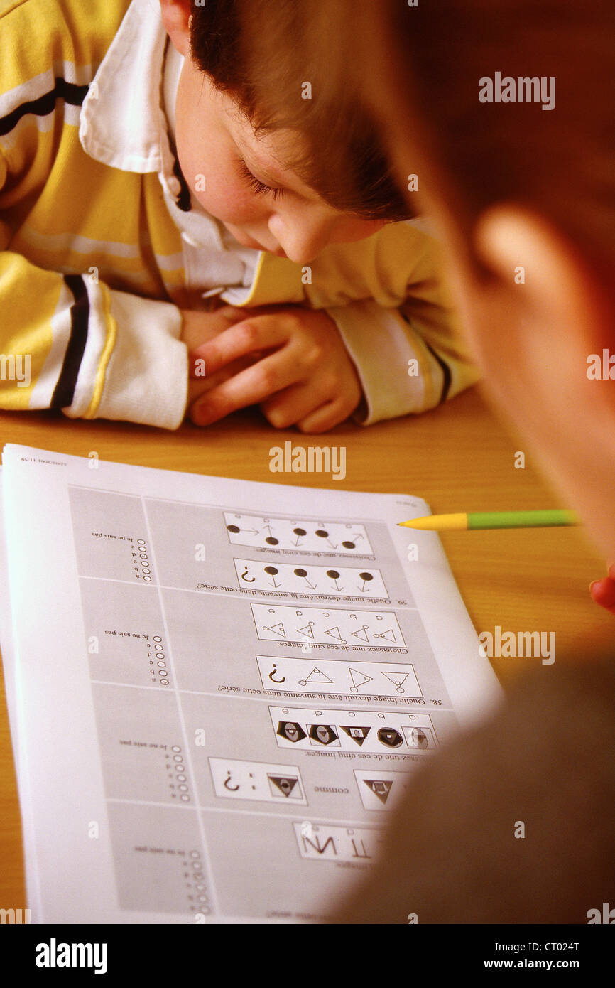 Intelligence test psychologist hi-res stock photography and images - Alamy
