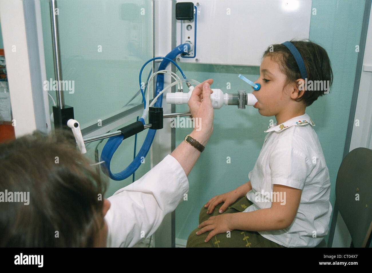 BREATHING, SPIROMETRY IN A CHILD Stock Photo Alamy