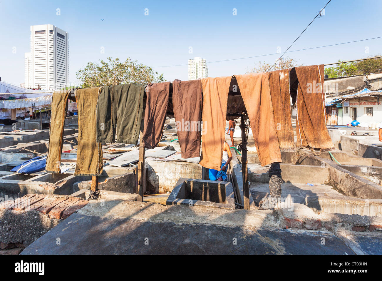Clothes hanging out to dry in the sun at the open-air laundry, Dhobi Ghat, Mumbai, India Stock Photo