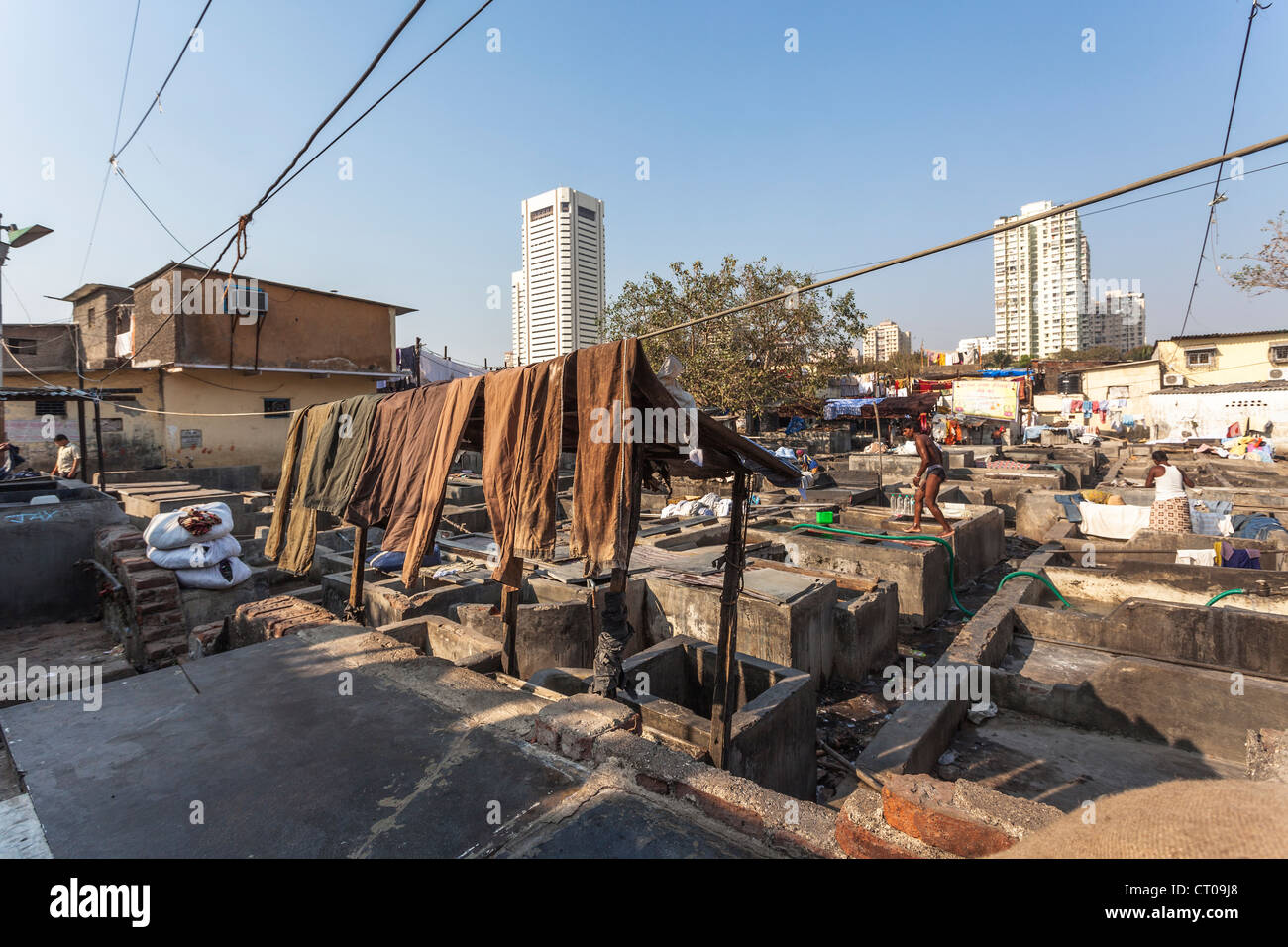 Clothes hanging out to dry in the sun in the open-air laundry, Dhobi Ghat, Mumbai, India Stock Photo