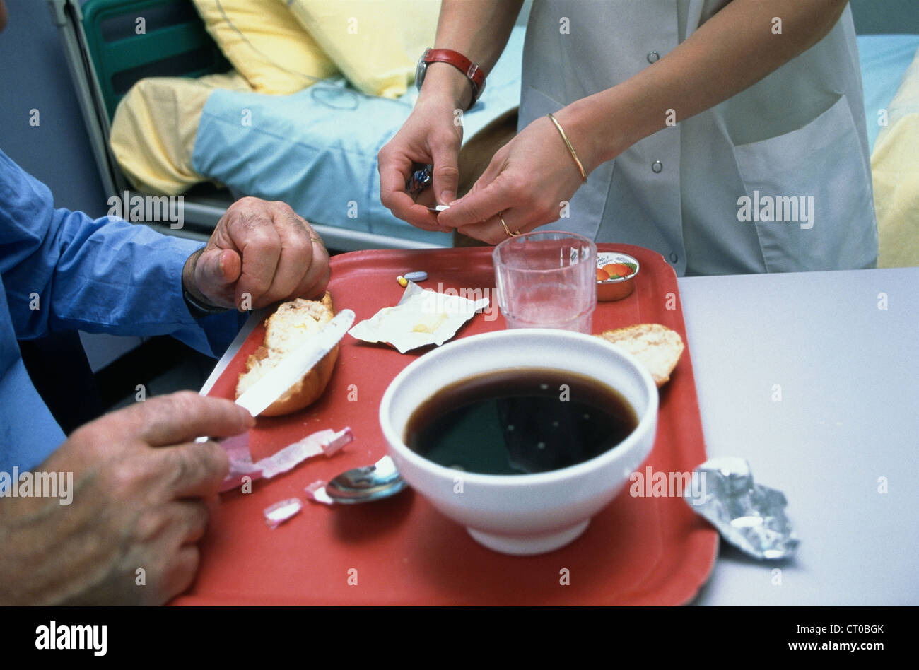 NURSE DISPENSING DRUGS Stock Photo Alamy