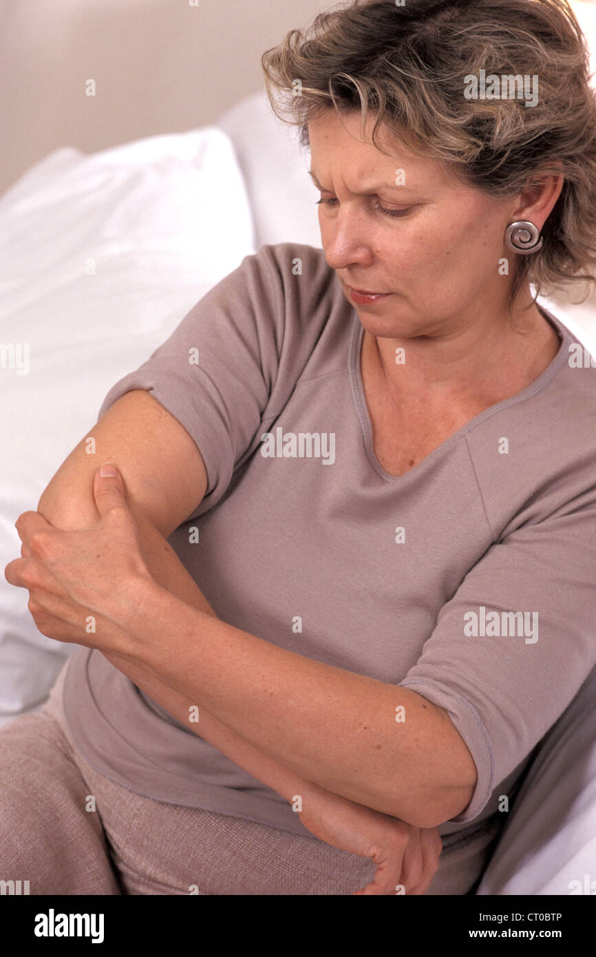 ELBOW PAIN IN AN ELDERLY PERSON Stock Photo Alamy