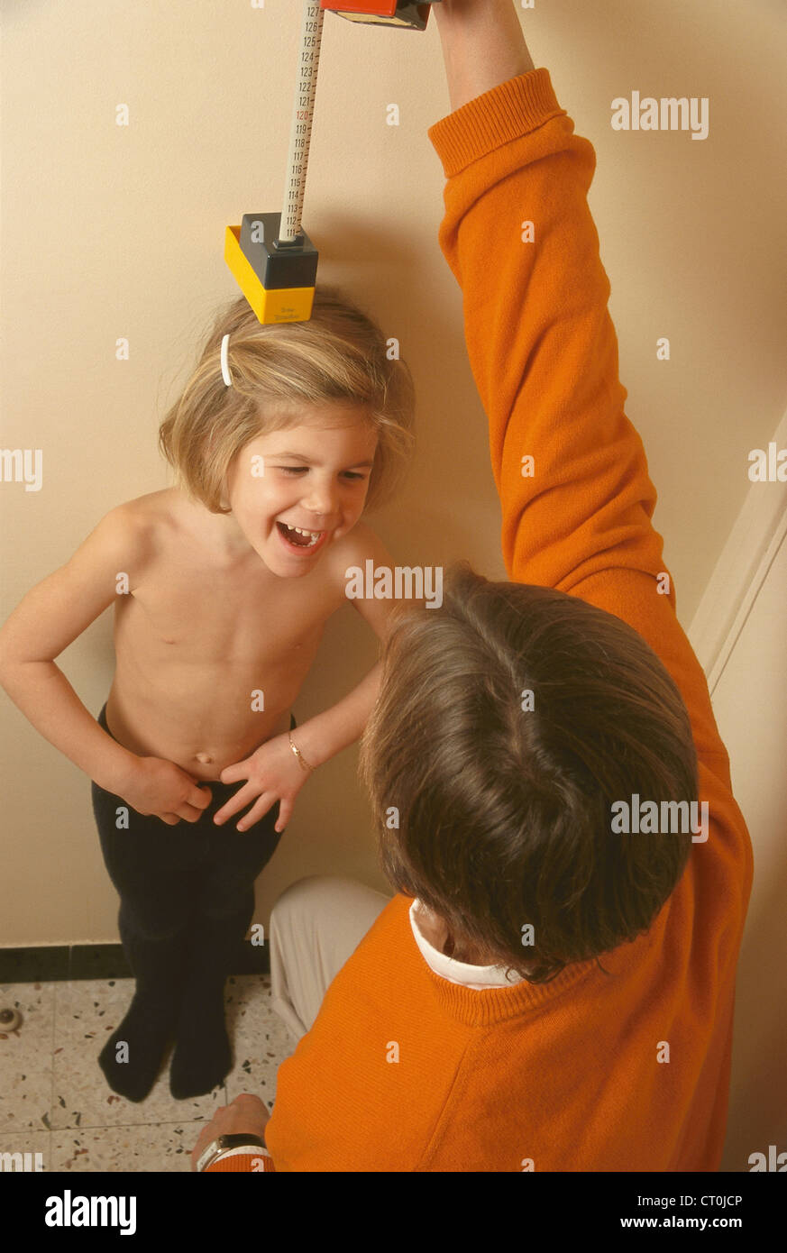 MEASURING HEIGHT IN A CHILD Stock Photo Alamy