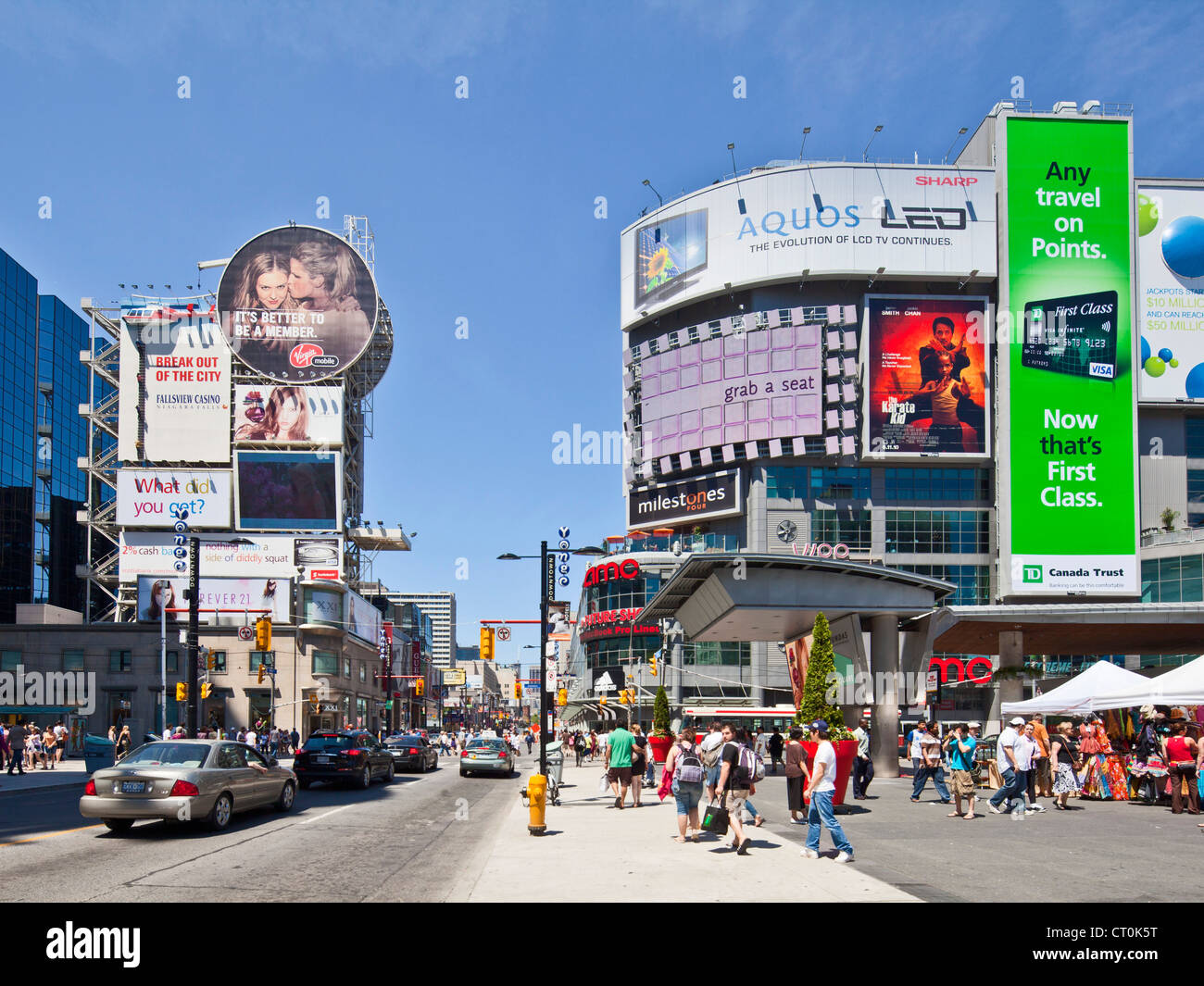 Yonge Dundas Square, Toronto Stock Photo Alamy