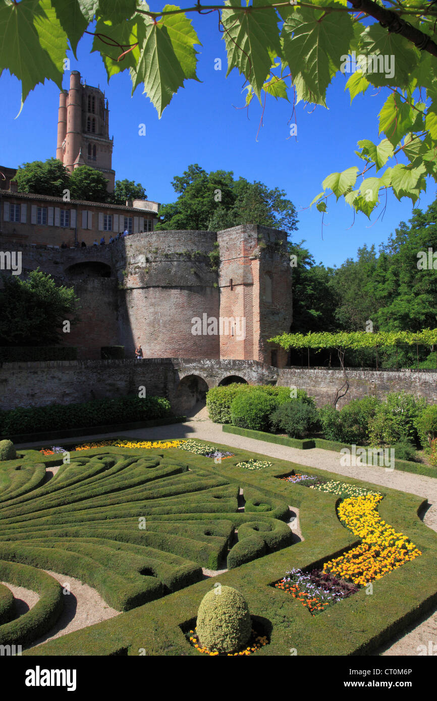 France, Midi-Pyrénées, Albi, Palais de la Berbie, Jardin remarquable, Stock Photo