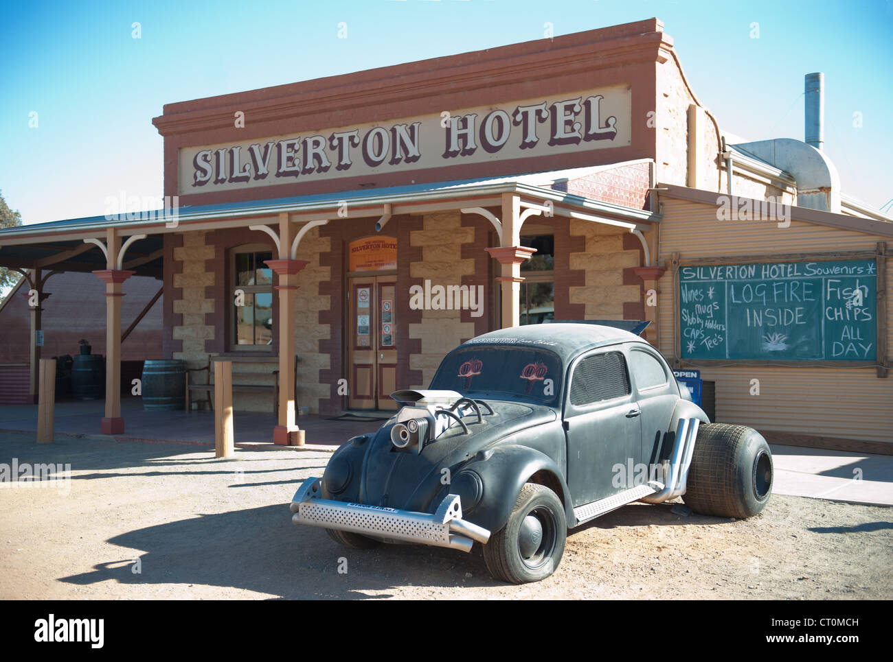 Vintage VW beetle car in front of Silverton Hotel, a pub featured in films  like Mad Max, located in Silverton, Outback NSW Stock Photo
