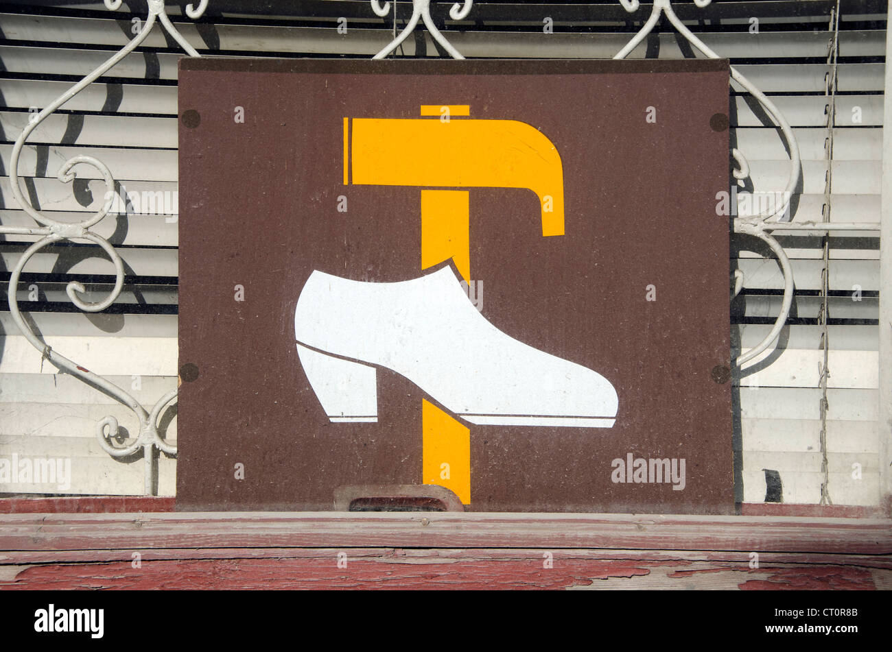 Yorkdale shoe deals repair
