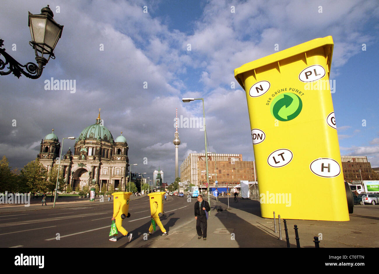 Largest yellow dustbin of the world in Berlin Stock Photo Alamy