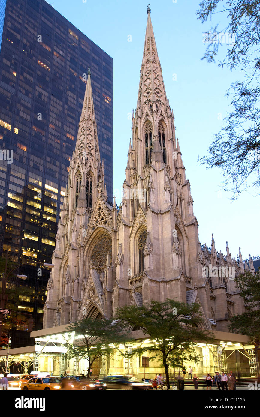 St Patrick's Cathedral on Fifth Avenue in Manhattan, New York City, USA. Stock Photo