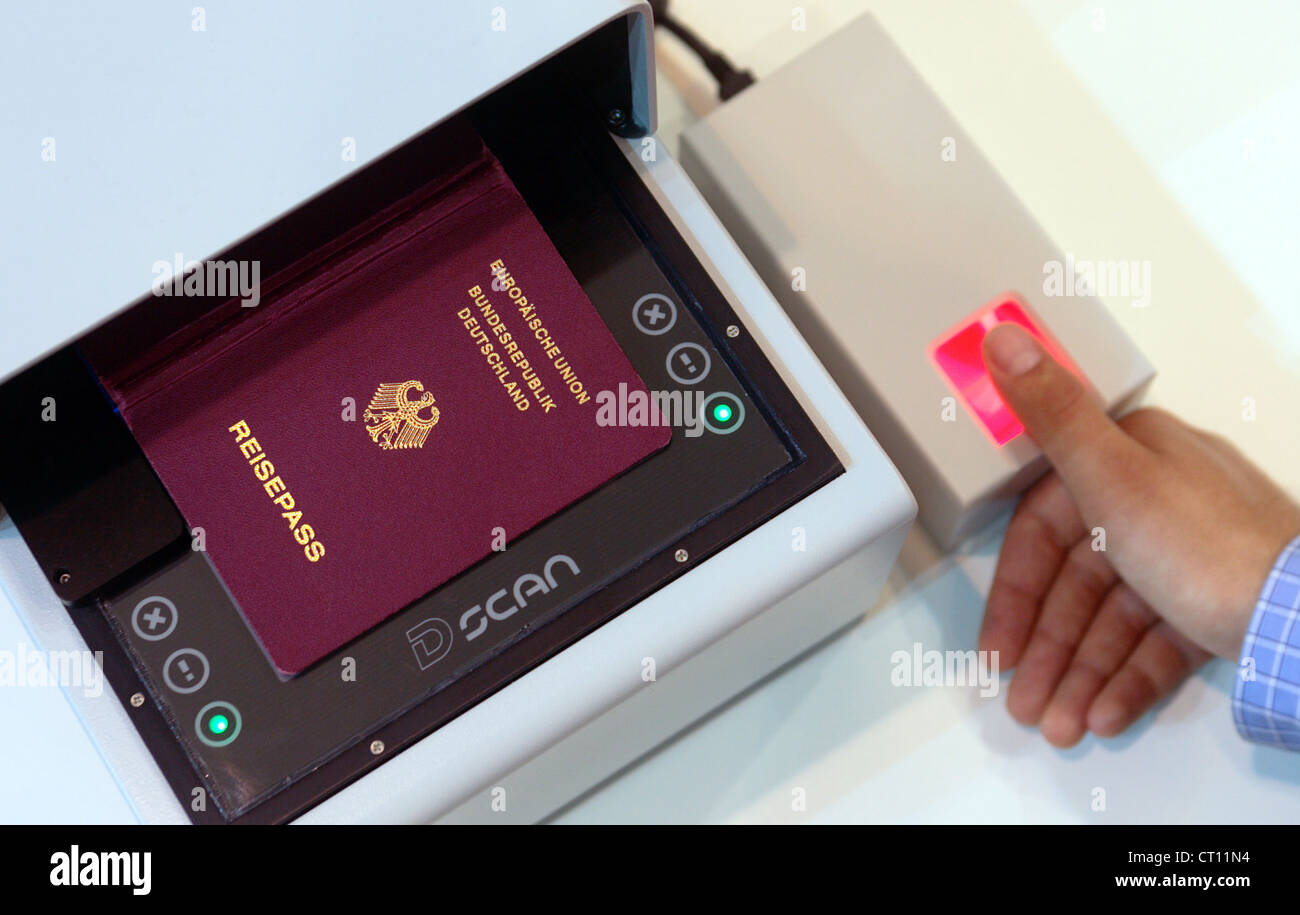 Biometric Passport Scanner Stock Photos & Biometric Passport Scanner