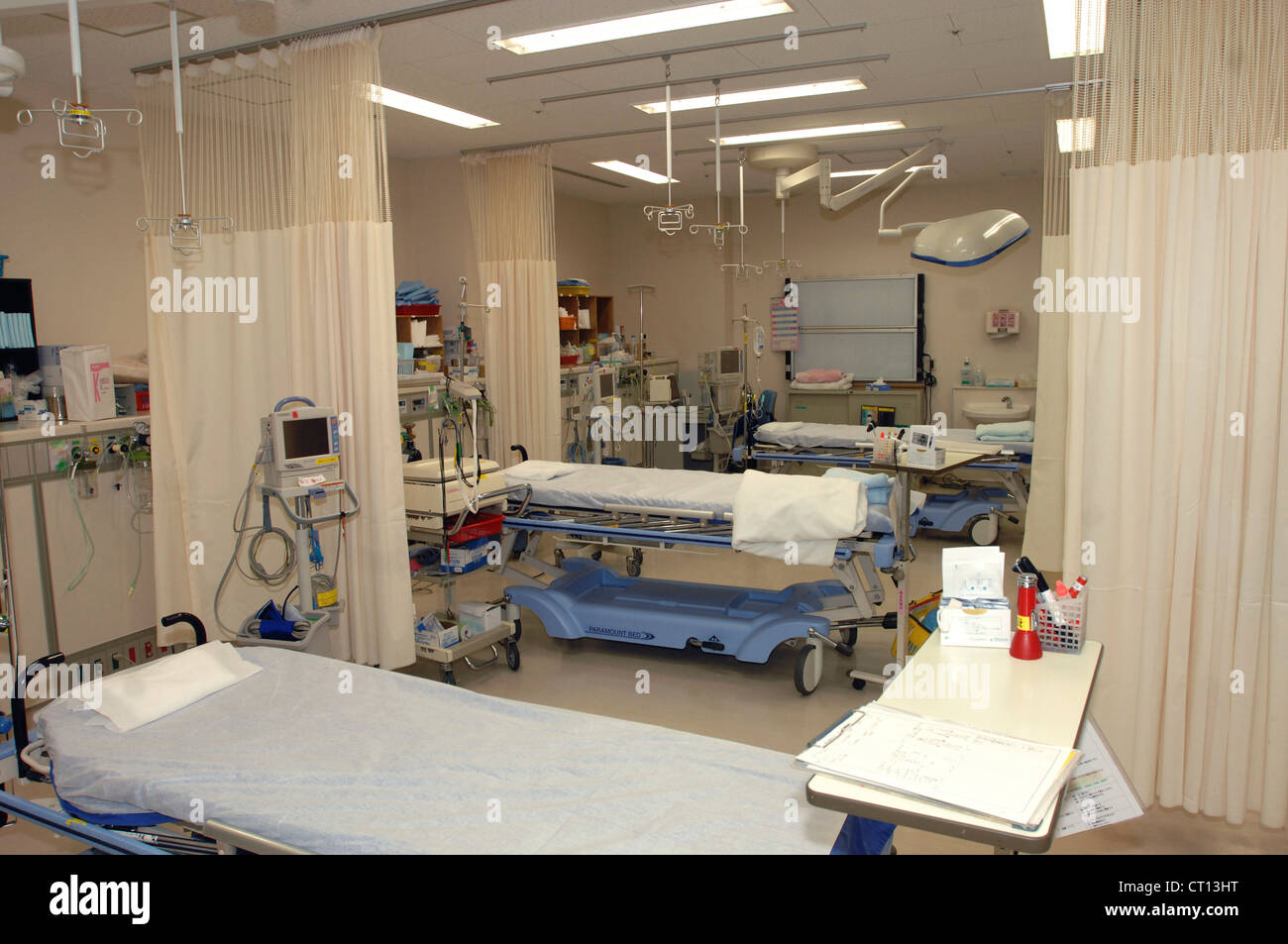 Hospital beds ward hires stock photography and images Alamy