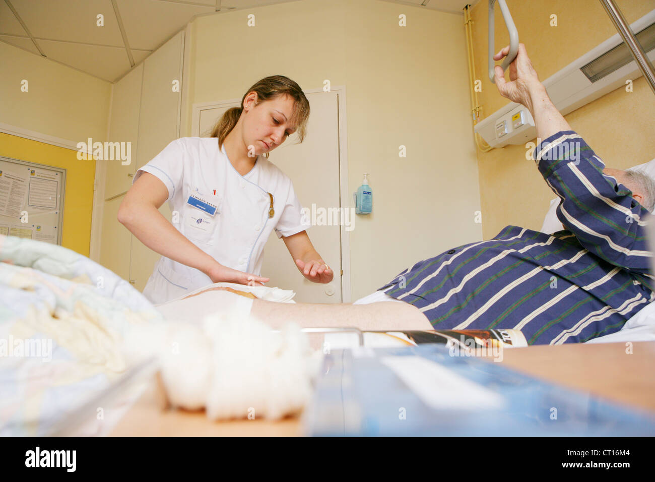 Man lying in hospital bandage hi-res stock photography and images - Alamy