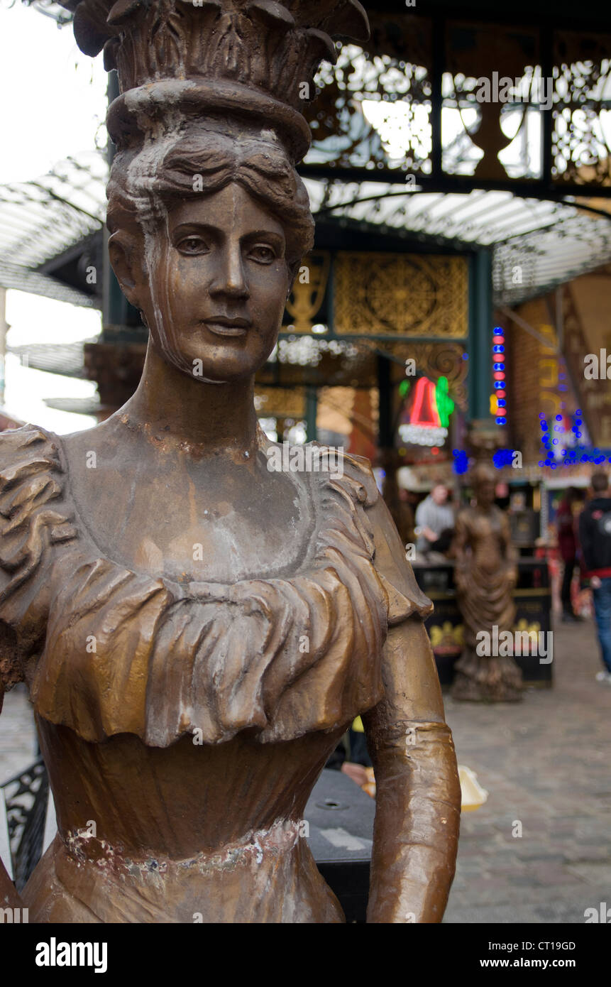 Bronze statue of a woman in Camden's stables market Stock Photo Alamy