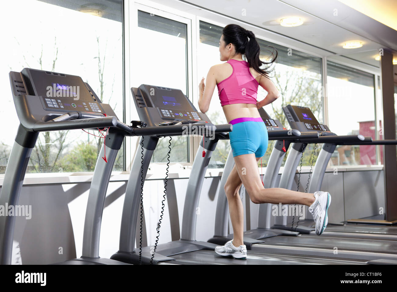 Gym lady running machine hires stock photography and images Alamy
